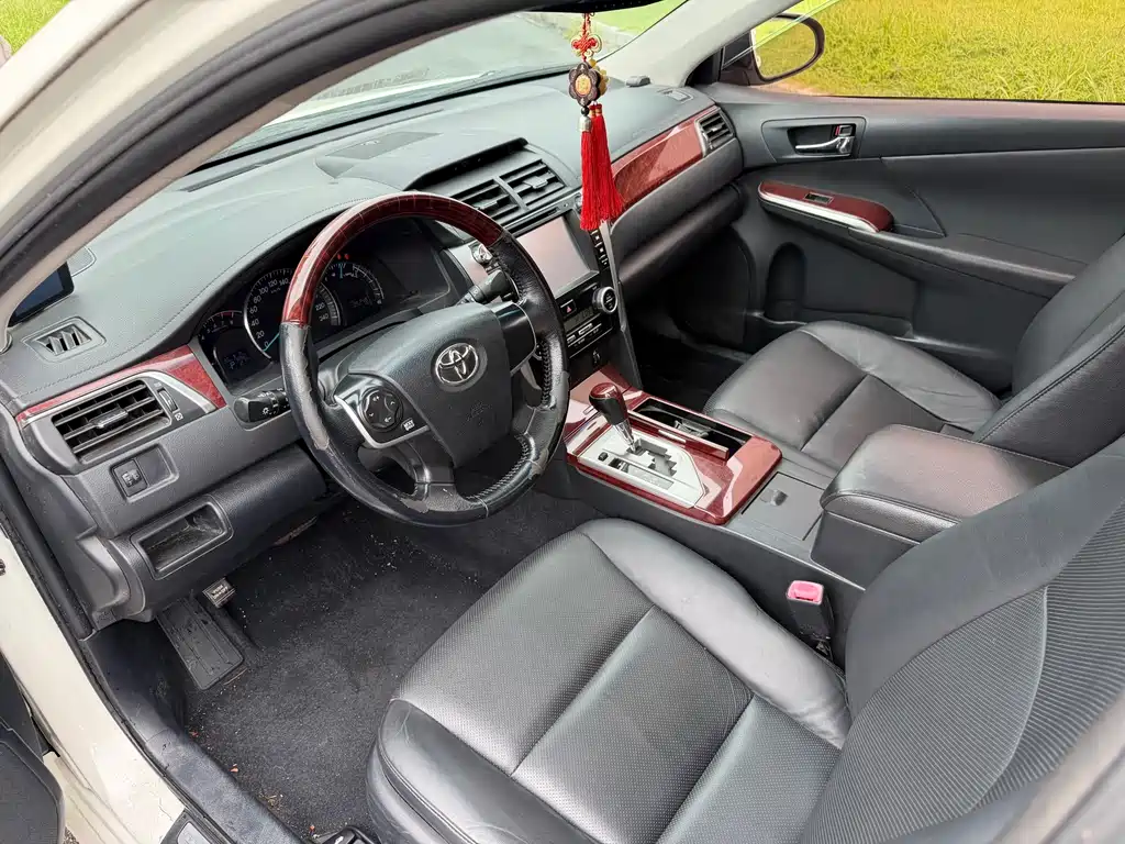 Toyota Camry 2014 — фото 7