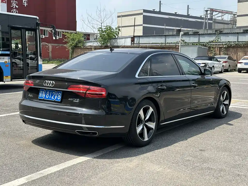 Audi A8 2015 — фото 23