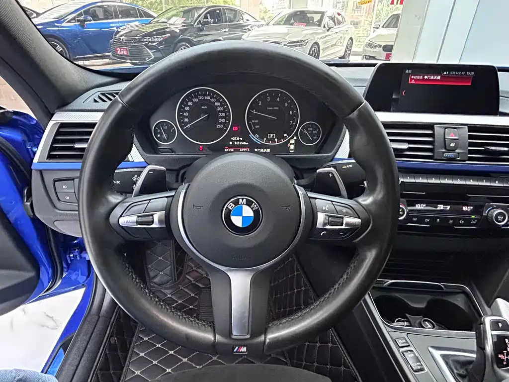 BMW 3 Series 2018 — фото 15