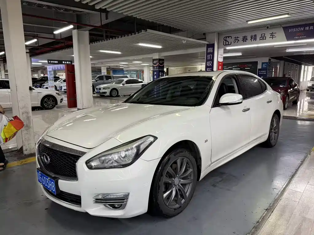 Infiniti Q70 2016