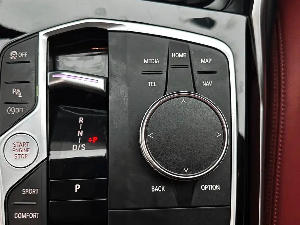 BMW 3 Series 2024 — фото 12