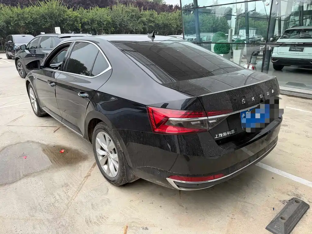 Skoda Superb 2023 — фото 11