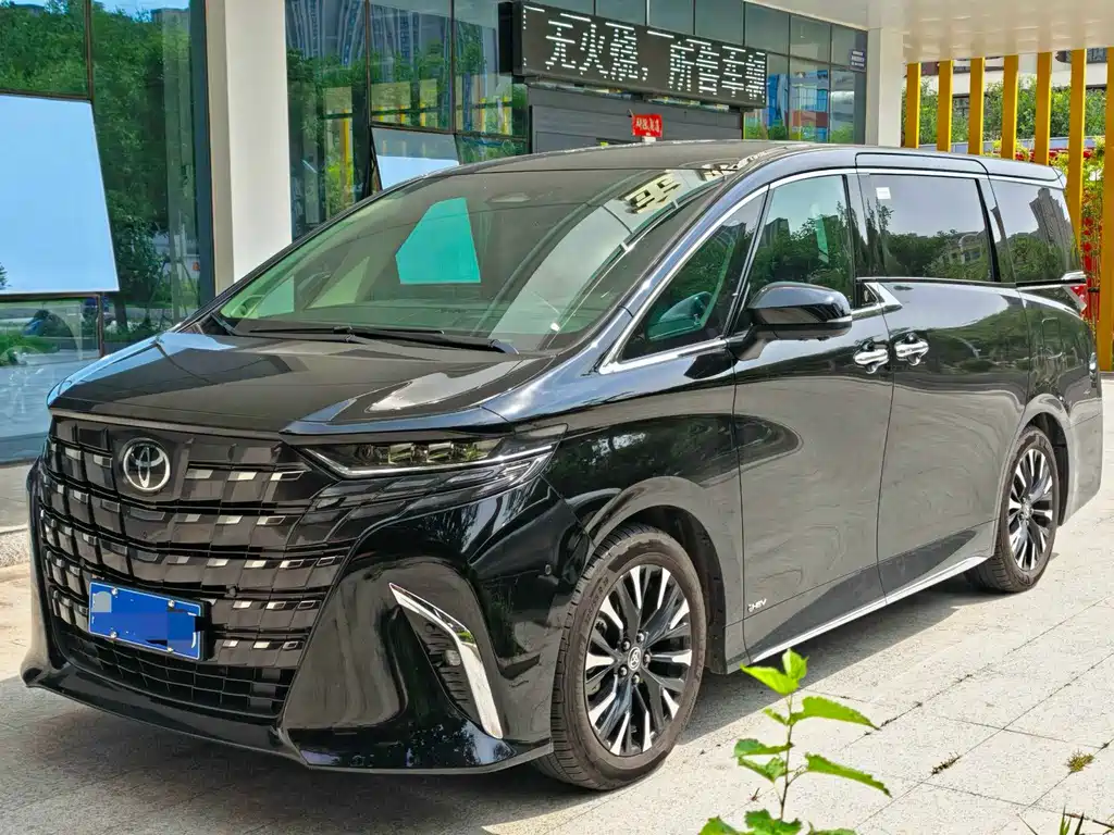 Toyota Alphard 2026 — фото 1