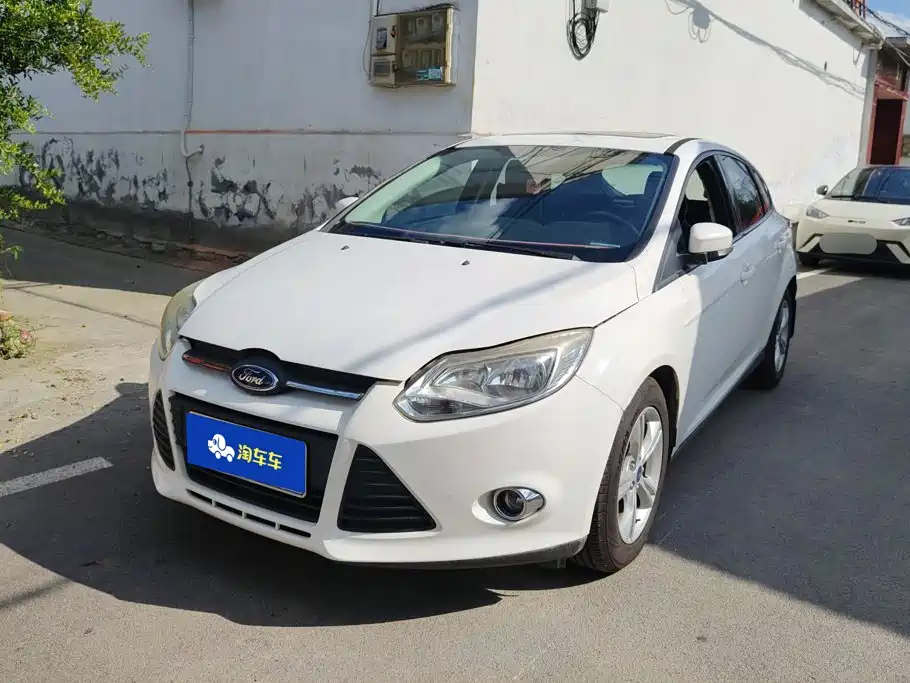 Ford Focus 2014 — фото 1