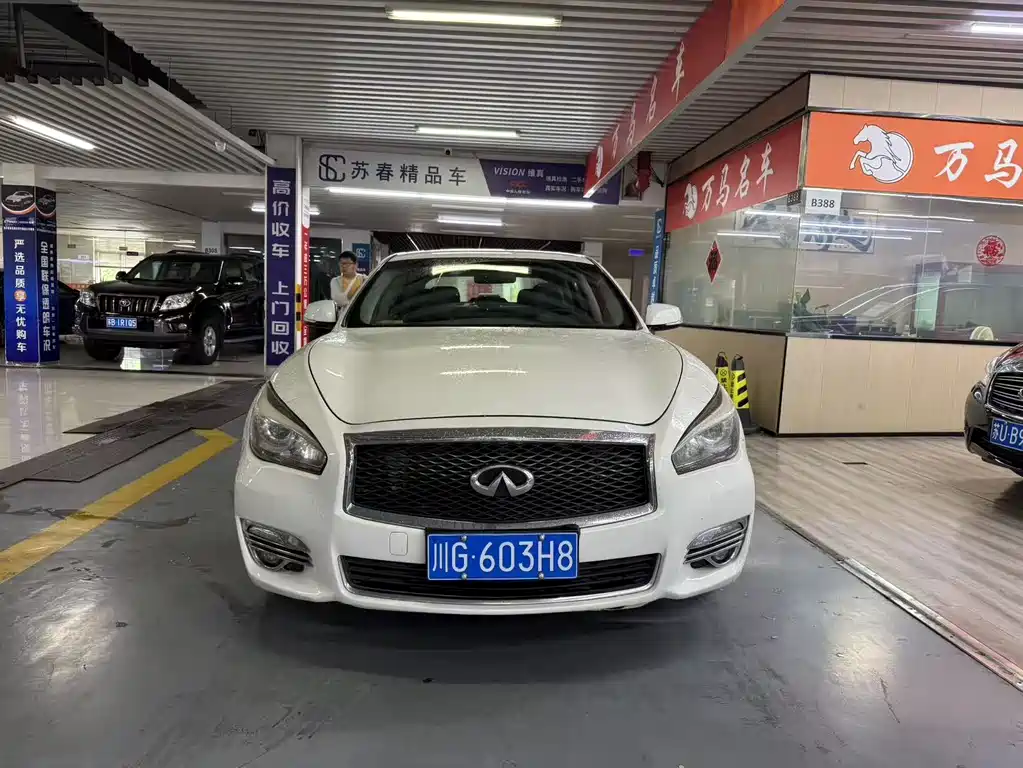 Infiniti Q70 2016