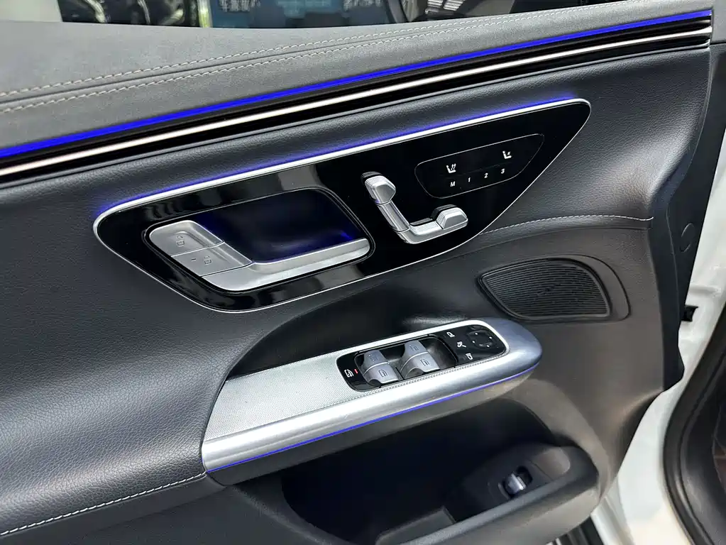 Mercedes-Benz EQE SUV 2023 — фото 12