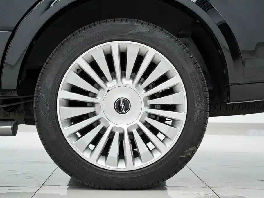 Lincoln Navigator 2018 — фото 50