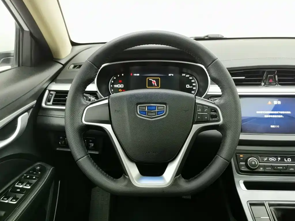 Geely Emgrand 2018 — фото 11
