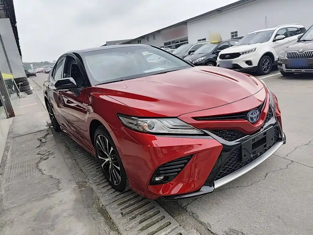 Toyota Camry 2019 — фото 4
