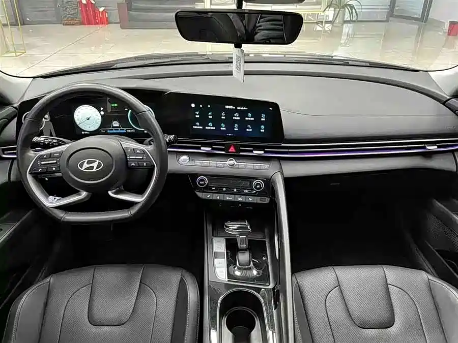 Hyundai Elantra 2024