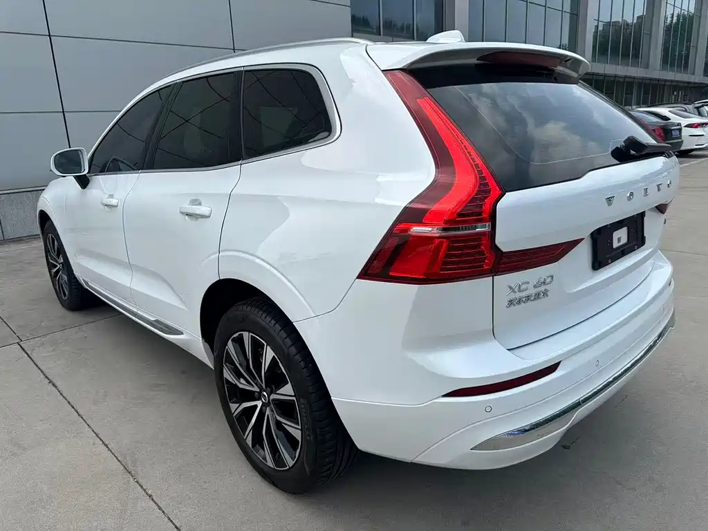 Volvo XC60 2023 — фото 18