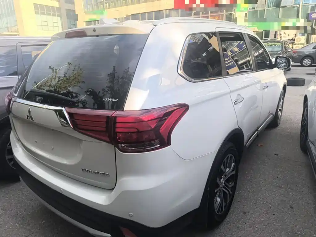 Mitsubishi Outlander 2019 — фото 7