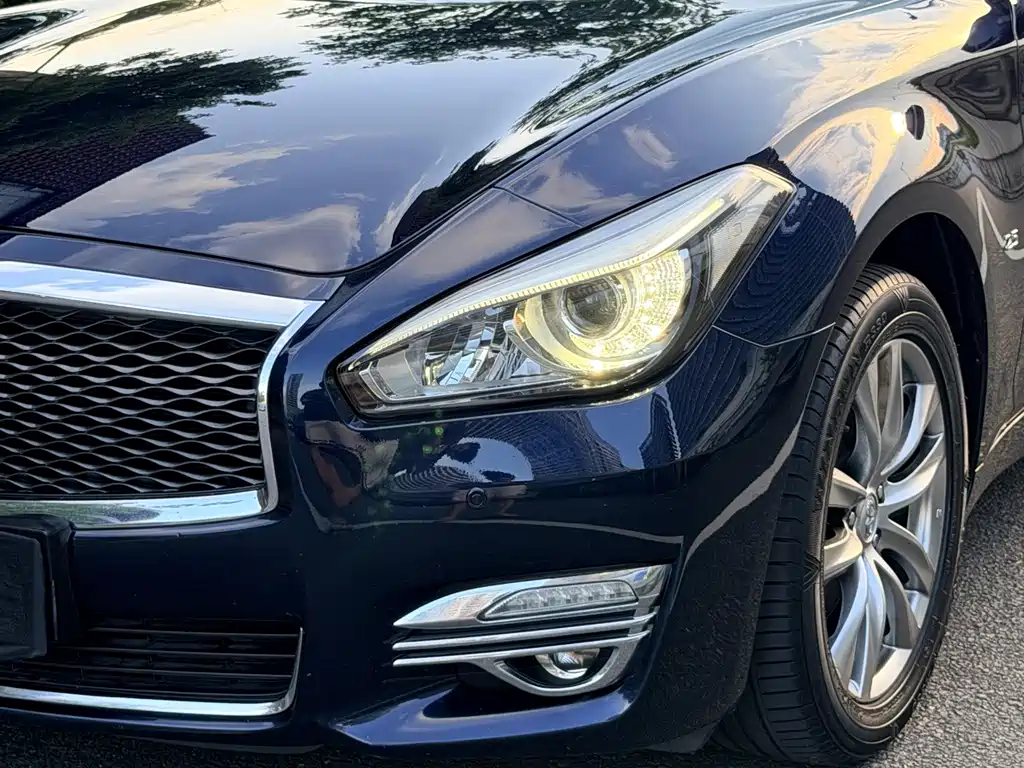Infiniti Q70 2017 — фото 3