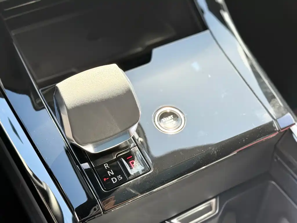 Land Rover Sport 2025 — фото 16