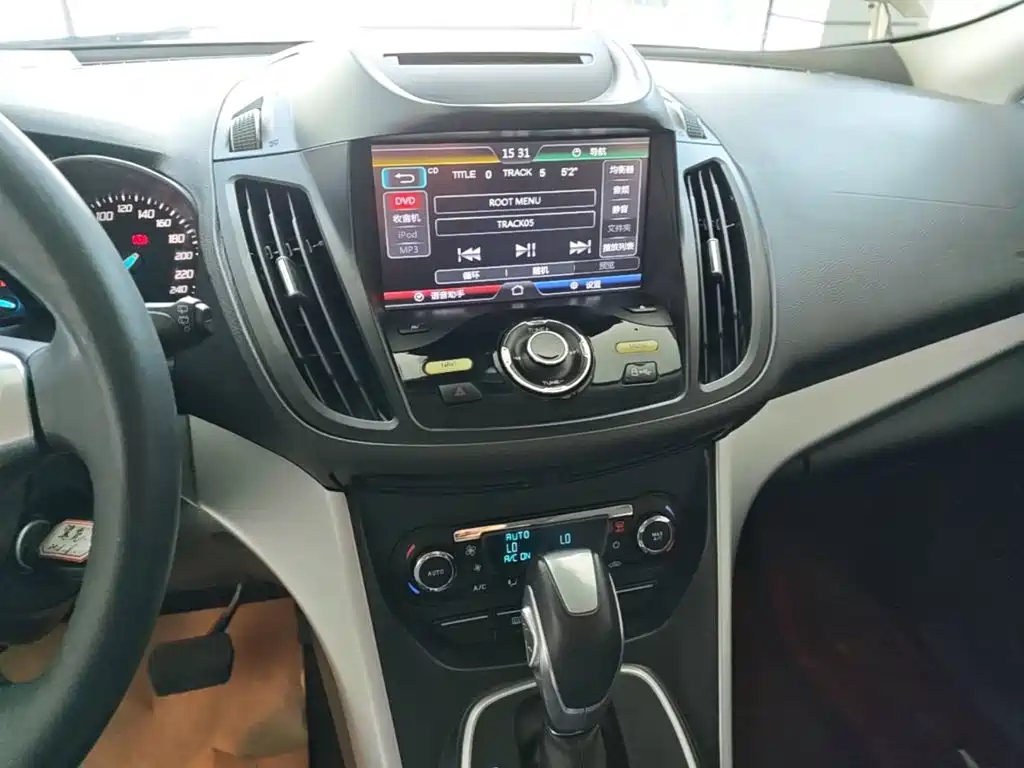 Ford Kuga 2016 — фото 13