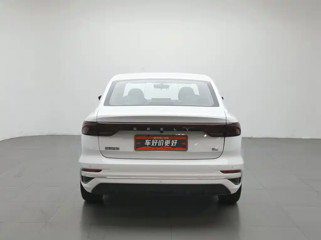 Geely Emgrand 2024