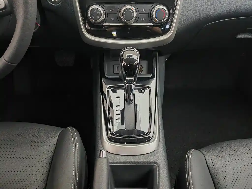 Nissan Tiida 2024 — фото 13
