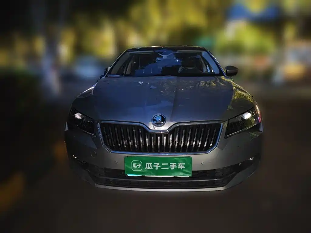 Skoda Superb 2017 — фото 24