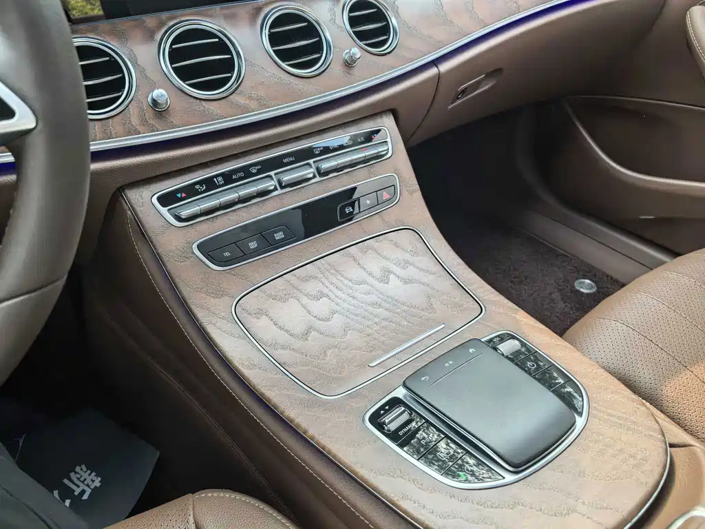 Mercedes-Benz E-Class 2023 — фото 9