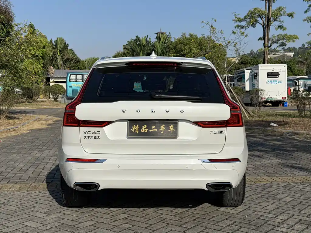 Volvo XC60 2019 — фото 13