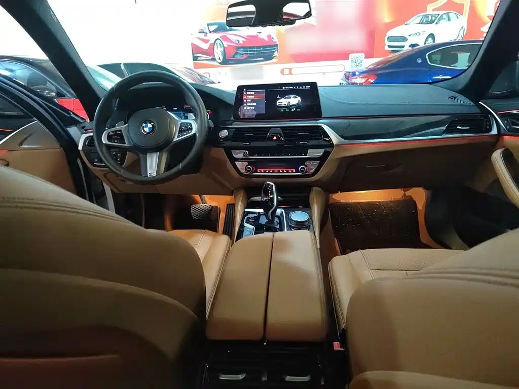 BMW 5 Series 2020 — фото 10