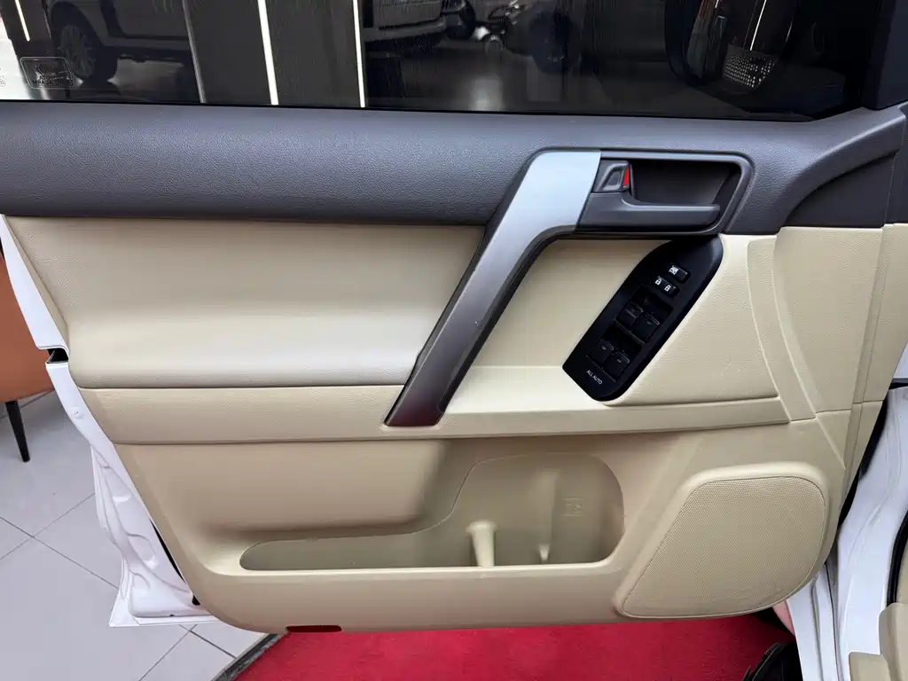 Toyota Prado 2017 — фото 9