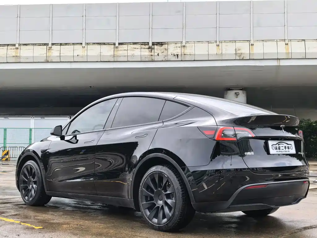 Tesla Model Y 2022 — фото 9