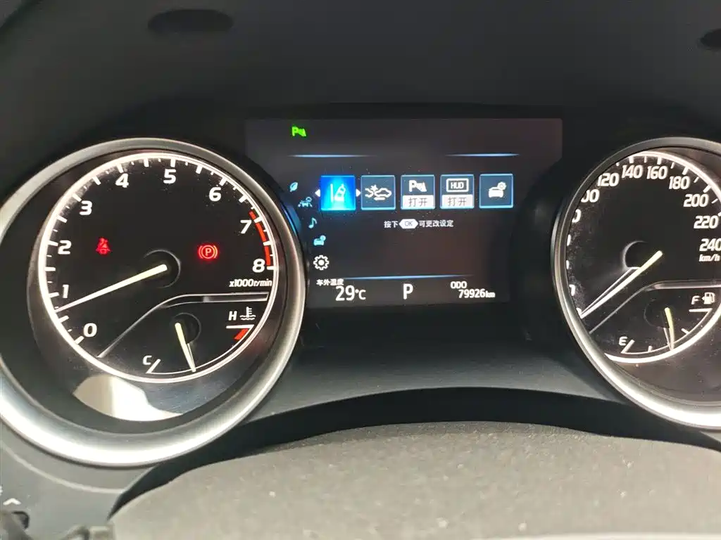 Toyota Camry 2018 — фото 12