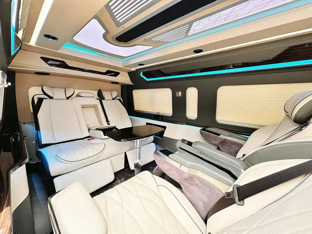Toyota Hiace 2025 — фото 17