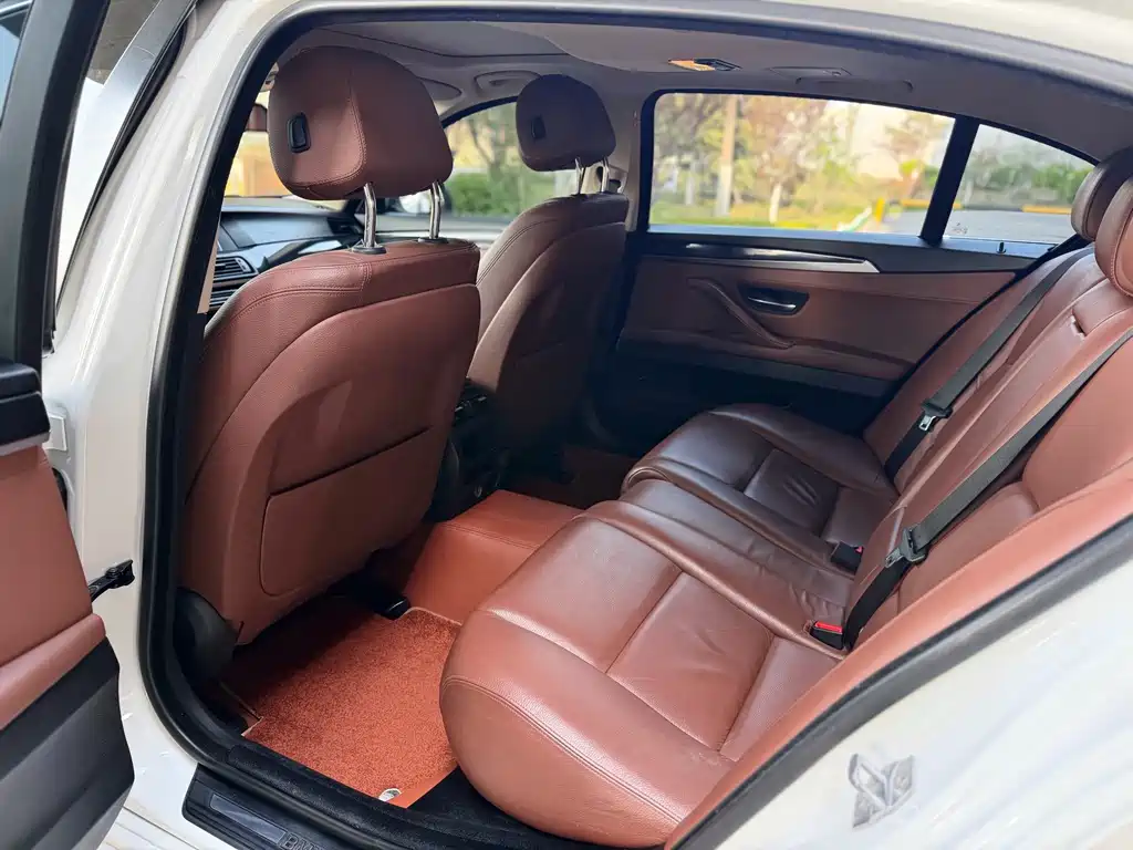 BMW 5 Series 2016 — фото 12
