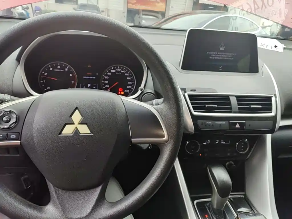 Mitsubishi Eclipse Cross 2019 — фото 10