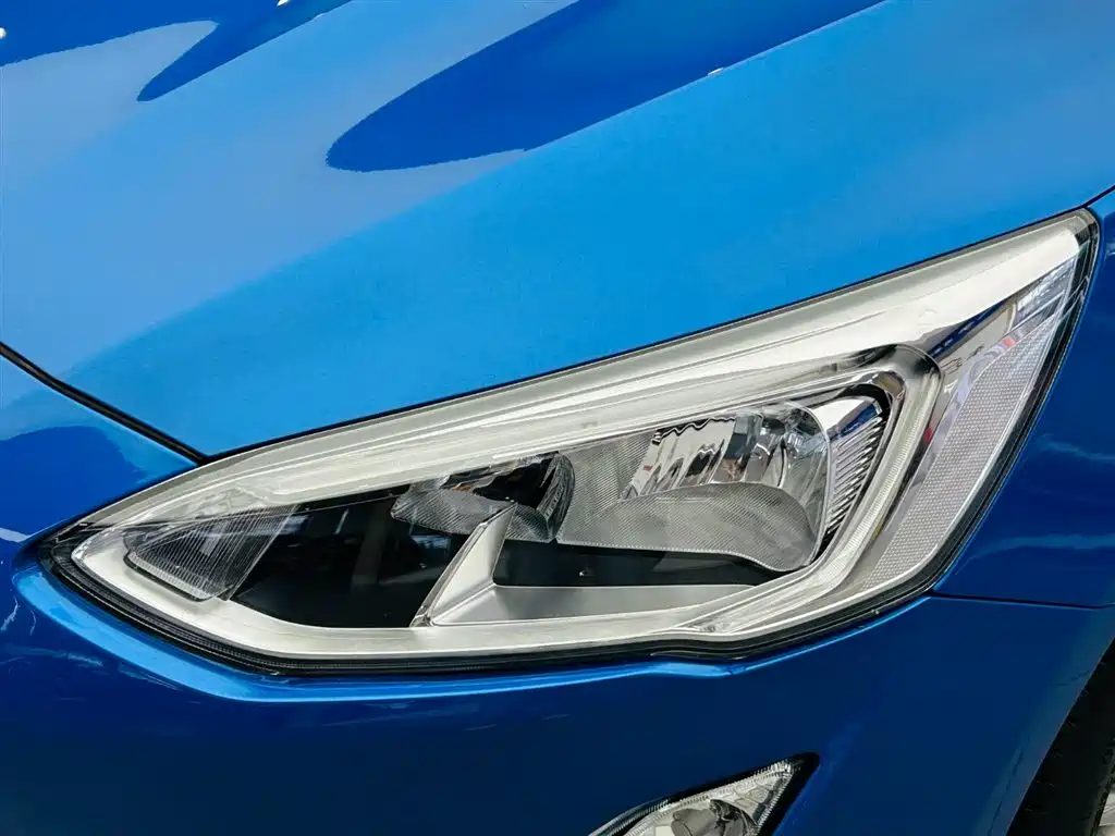 Ford Focus 2019 — фото 11