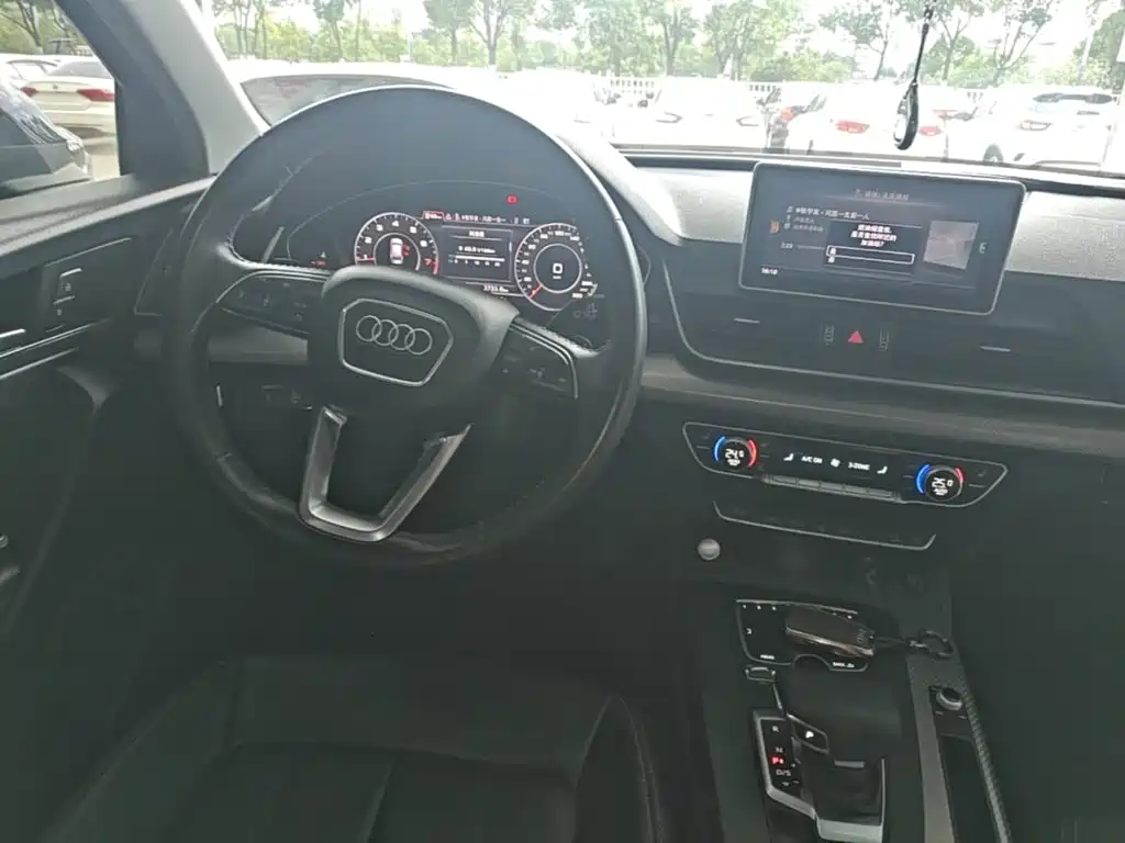 Audi Q5L 2021 — фото 11