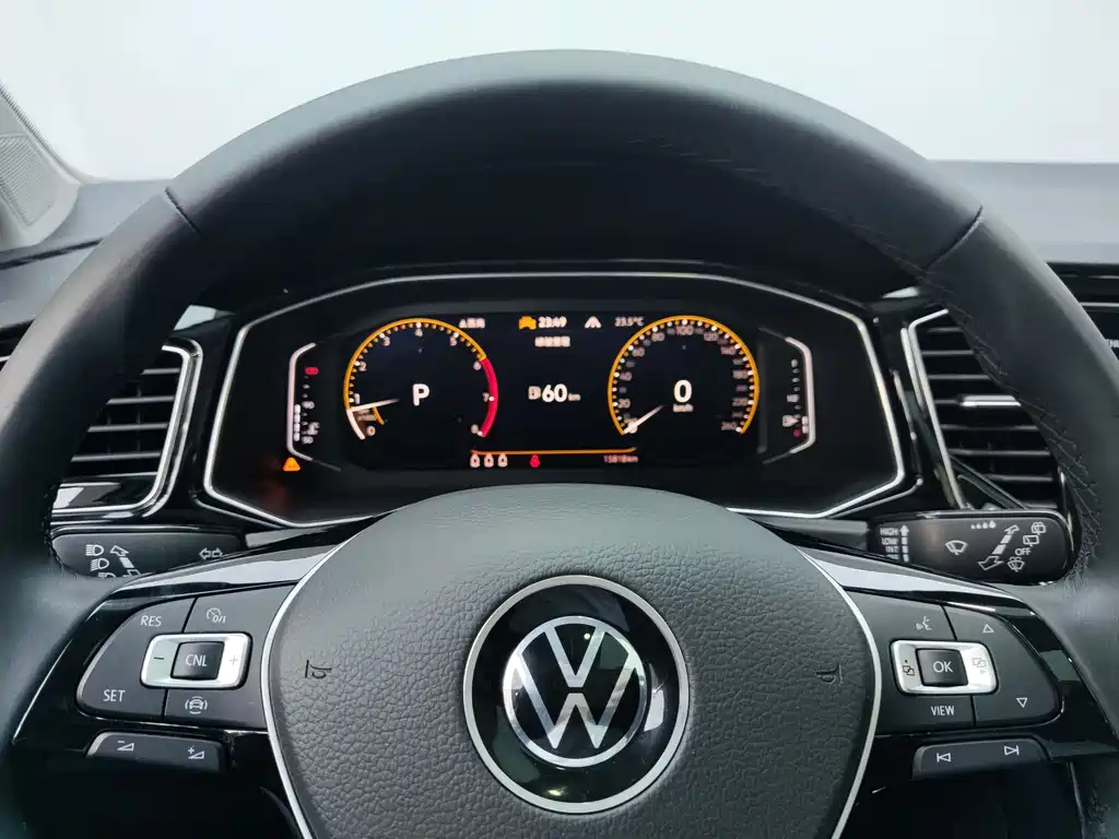 Volkswagen T-Roc 2023 — фото 18