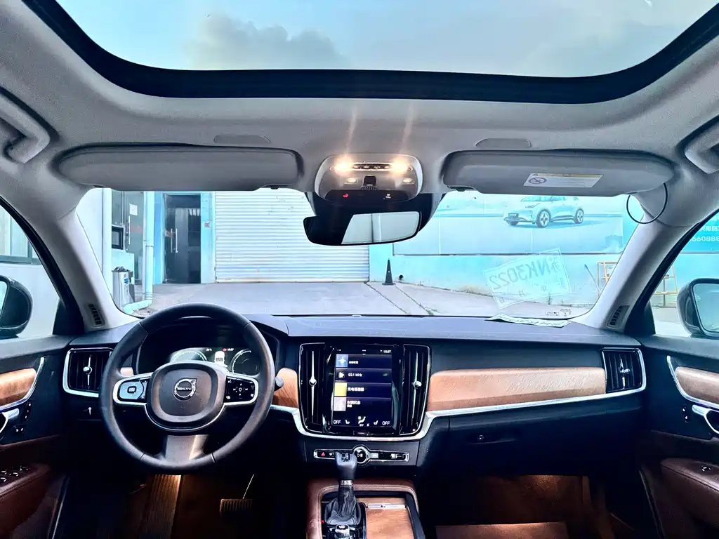 Volvo S90 2018 — фото 13