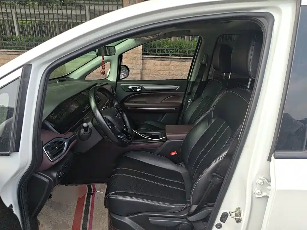 GAC Trumpchi M6 2023 — фото 11