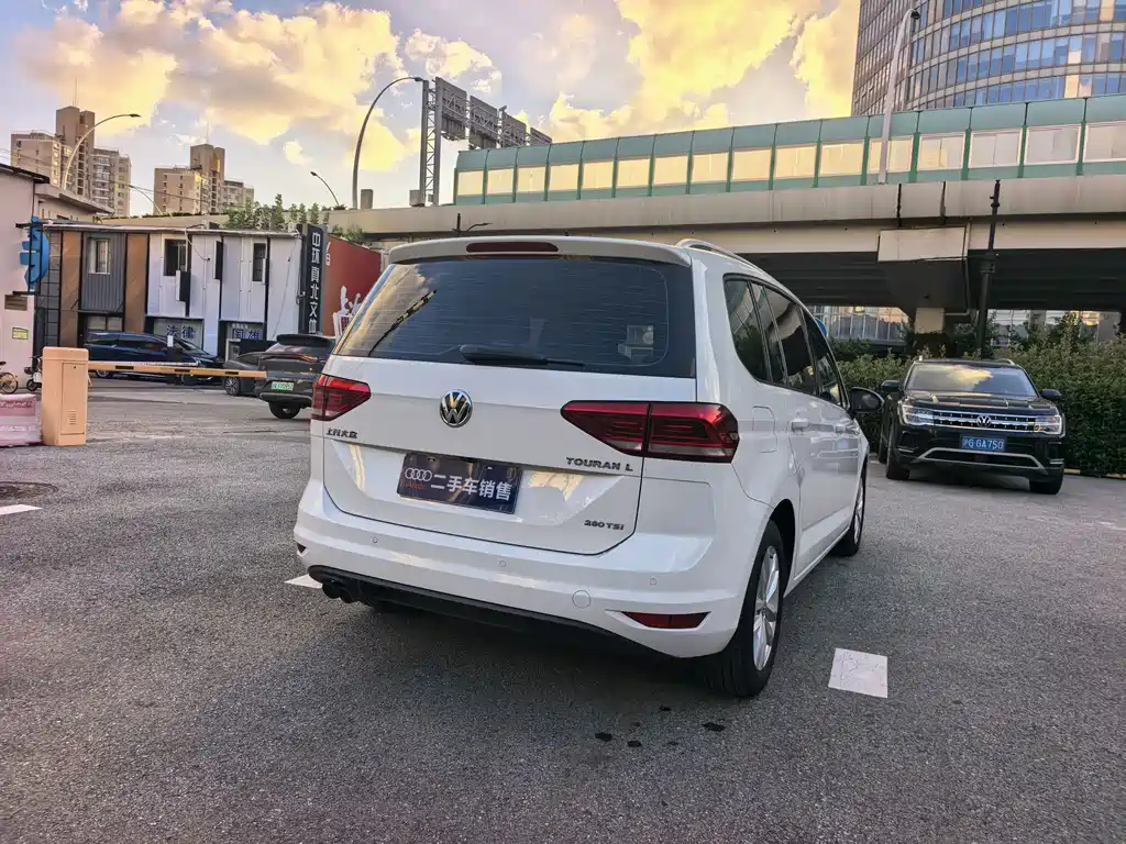 Volkswagen Touran 2020 — фото 4