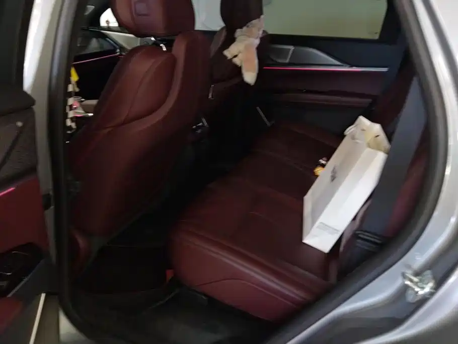Cadillac XT5 2025 — фото 11