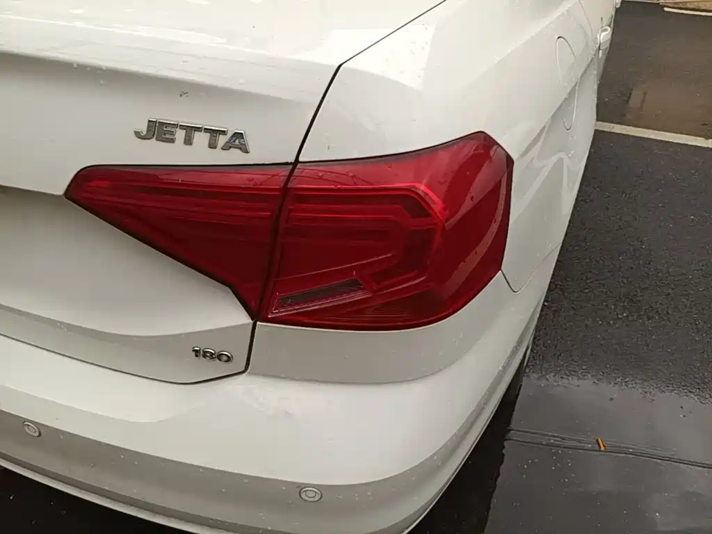 Volkswagen Jetta 2017 — фото 8
