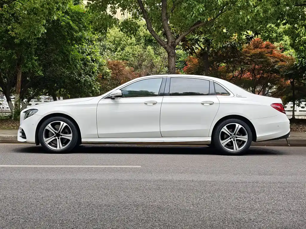 Mercedes-Benz E-Class 2018 — фото 12