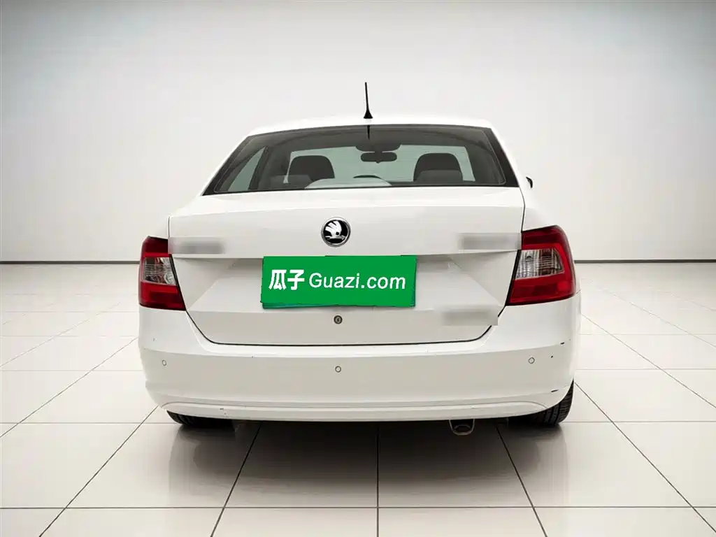 Skoda Rapid 2015 — фото 5