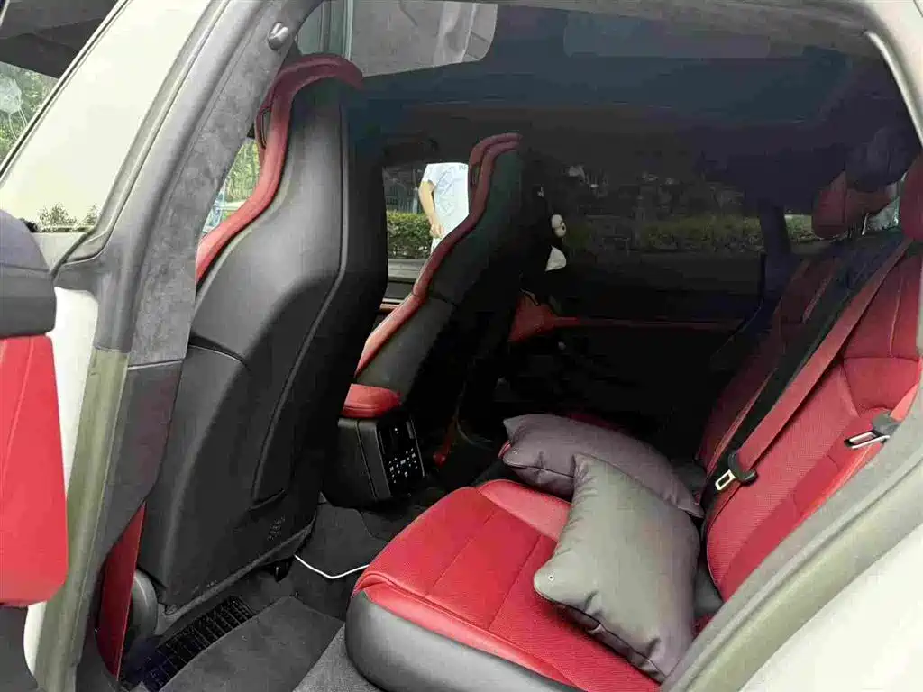 Porsche Taycan 2023