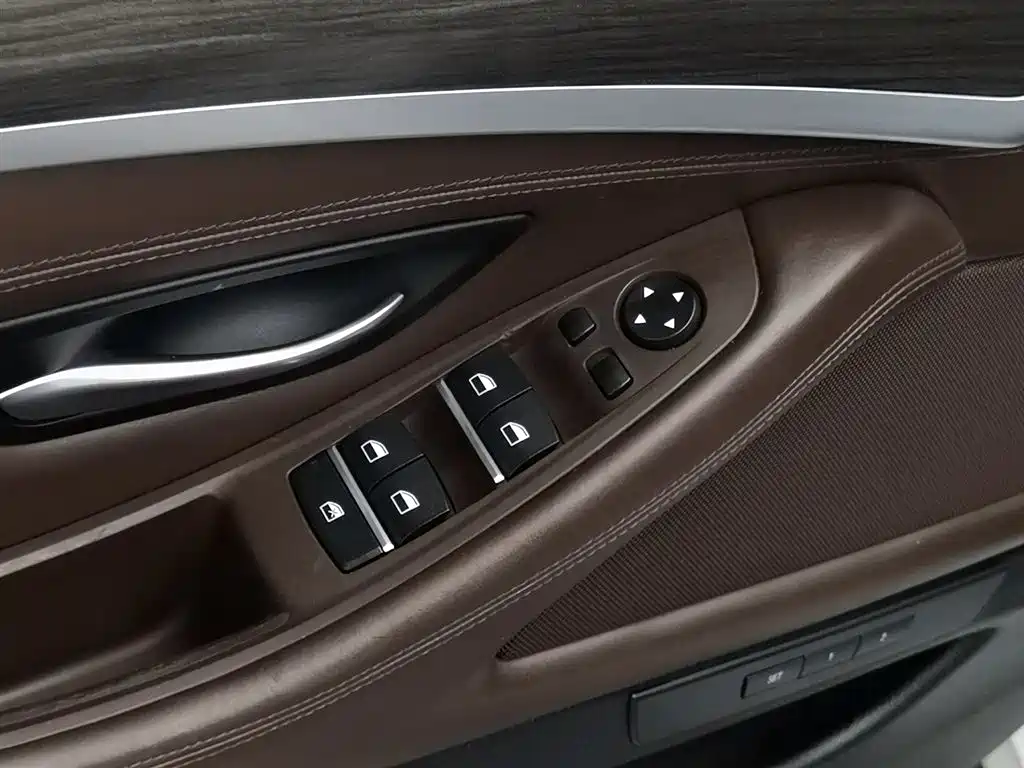 BMW 5 Series 2017 — фото 9