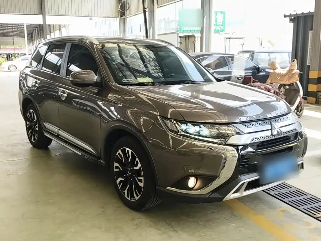 Mitsubishi Outlander 2019 — фото 4