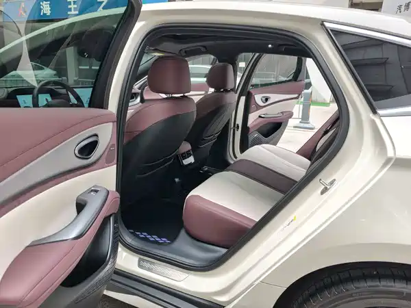 BYD Seal 07 DM-i 2024
