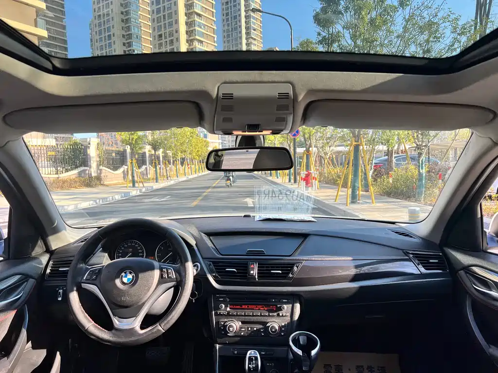 BMW X1 2013 — фото 11