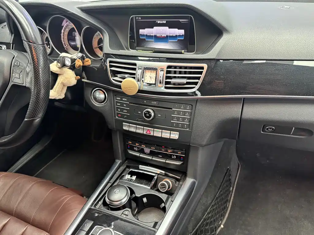 Mercedes-Benz E-Class 2015 — фото 17