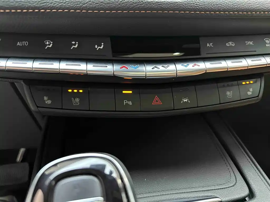 Cadillac XT4 2022 — фото 13