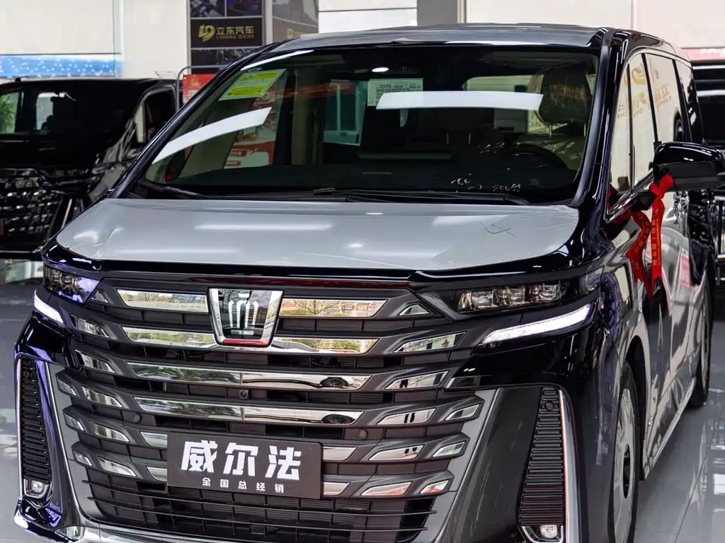 Toyota Vellfire — фото 1