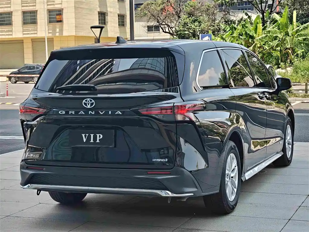 Toyota Granvia 2024 — фото 20